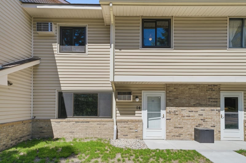 14 E 13th St, Waconia, MN 55387