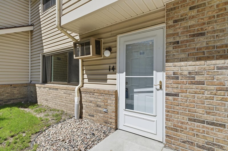 14 E 13th St, Waconia, MN 55387