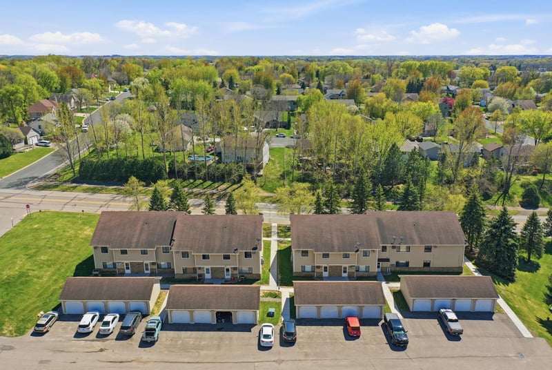 14 E 13th St, Waconia, MN 55387