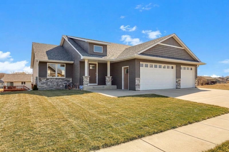 310 Falcon Rn, Eagle Lake, MN 56024