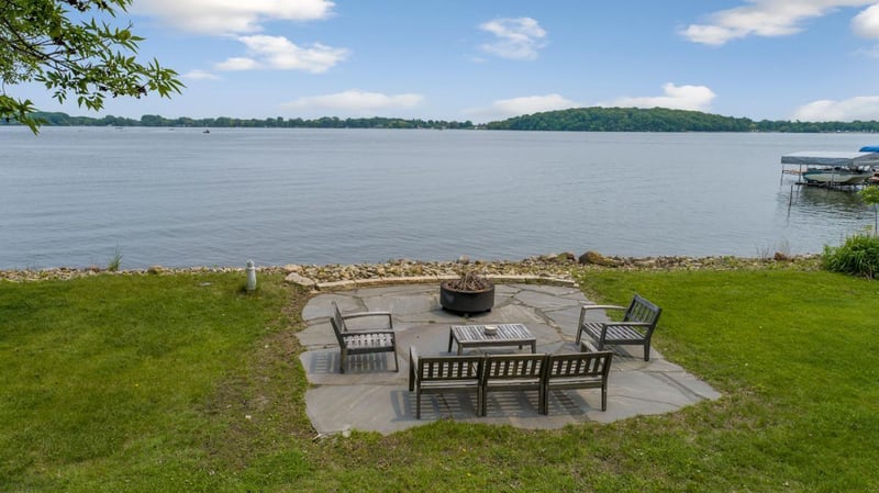 901 Clear Lake Dr, Waseca, MN 56093
