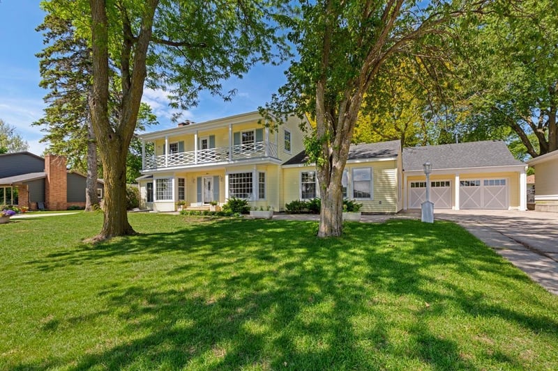901 Clear Lake Dr, Waseca, MN 56093