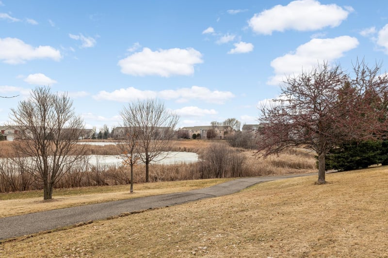 1601 Sumac Cir #D, Carver, MN 55315