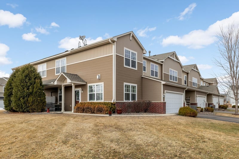 1601 Sumac Cir #D, Carver, MN 55315