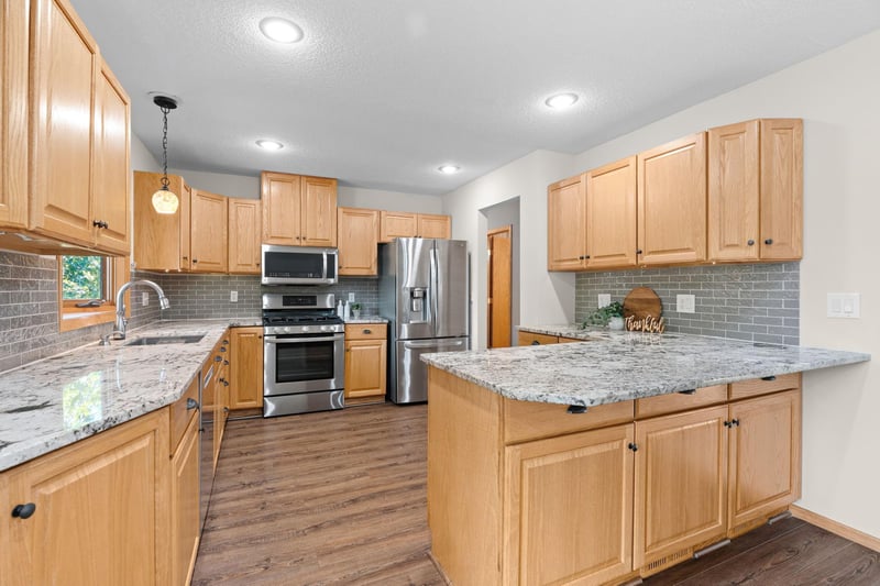 18208 Valley View Rd, Eden Prairie, MN 55346