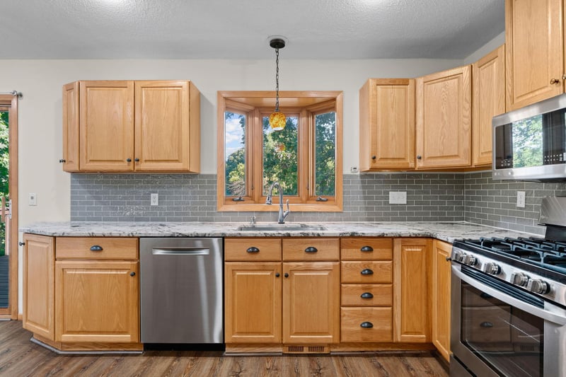 18208 Valley View Rd, Eden Prairie, MN 55346