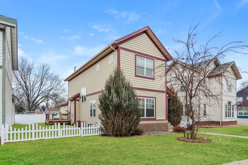 1304 50th Ave N, Minneapolis, MN 55430