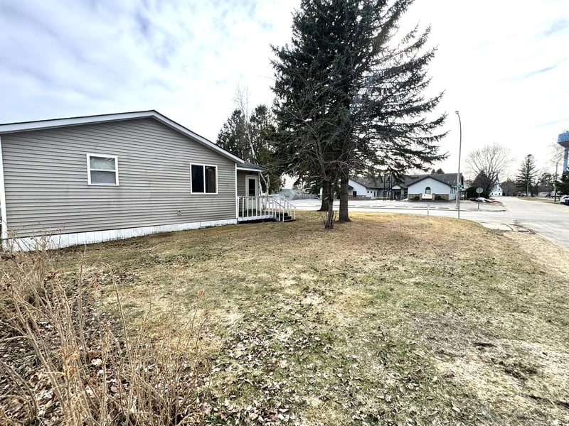 115 1st St SE, Akeley, MN 56433