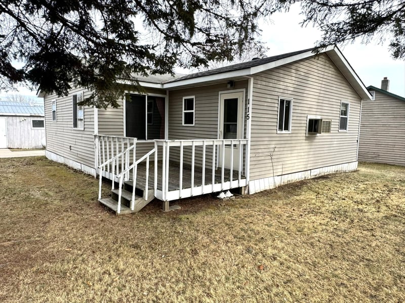 115 1st St SE, Akeley, MN 56433