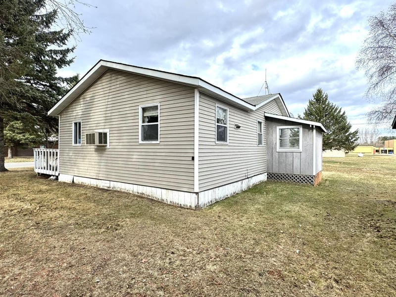 115 1st St SE, Akeley, MN 56433