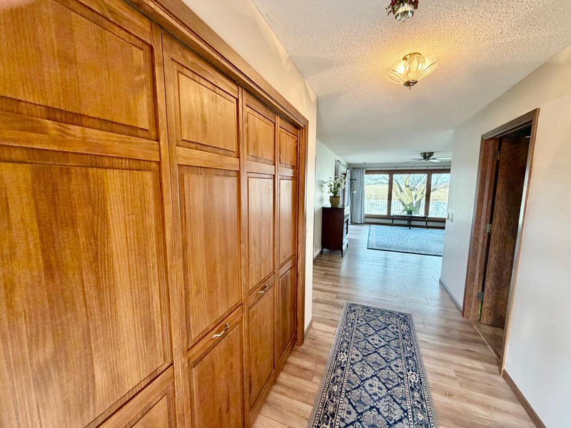 1665 Oakwood Dr, Worthington, MN 56187