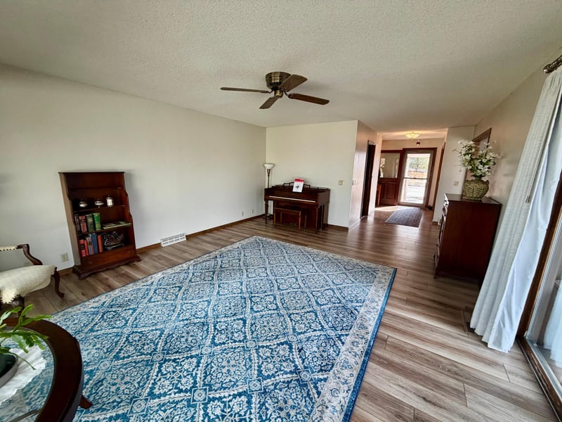 1665 Oakwood Dr, Worthington, MN 56187