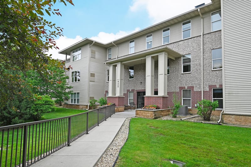 9225 Medicine Lake Rd #105B, Golden Valley, MN 55427