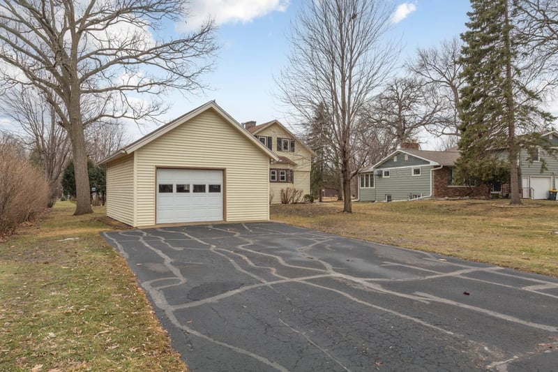 2201 Clare Dr, North Mankato, MN 56003