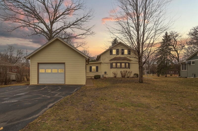2201 Clare Dr, North Mankato, MN 56003