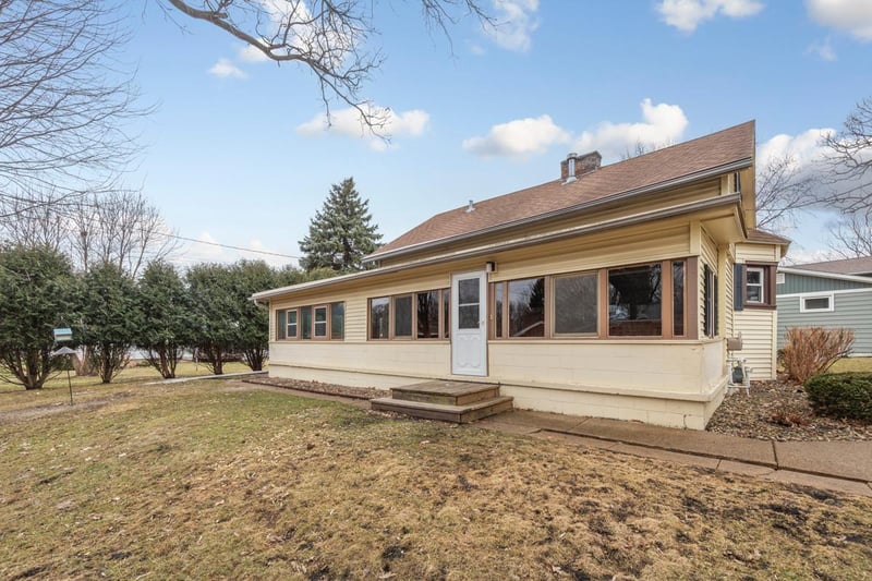 2201 Clare Dr, North Mankato, MN 56003