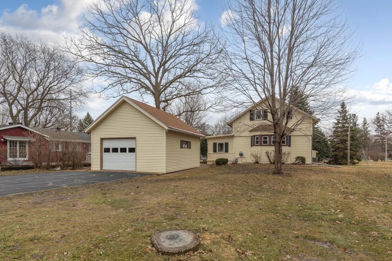 2201 Clare Dr, North Mankato, MN 56003