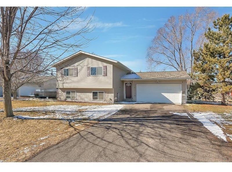 407 Suncrest Dr, Avon, MN 56310