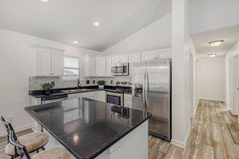850 Lakewood Trl, Norwood Young America, MN 55397