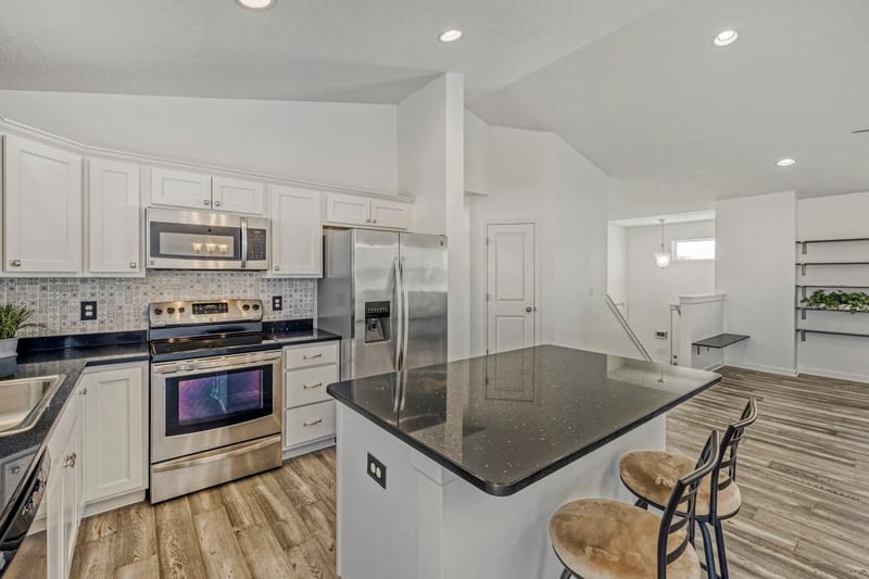 850 Lakewood Trl, Norwood Young America, MN 55397