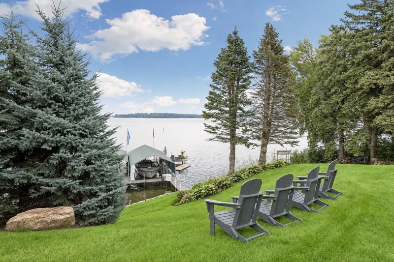 5940 Loring Dr, Mound, MN 55364