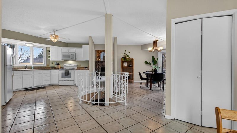 609 Manor Ct, Altoona, WI 54720