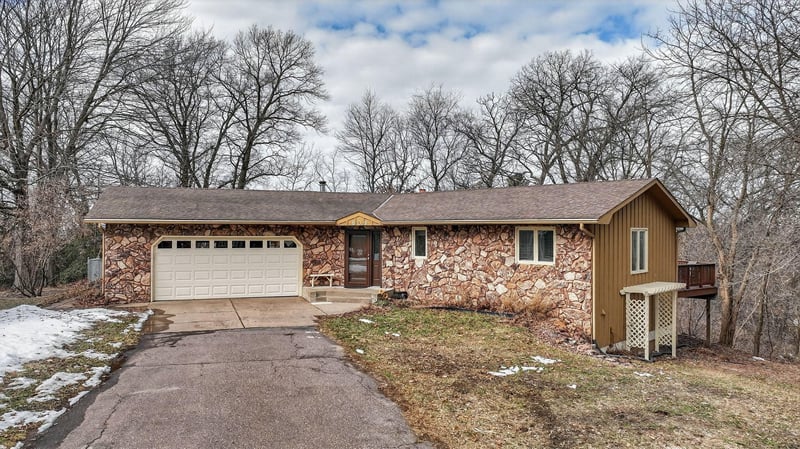 609 Manor Ct, Altoona, WI 54720