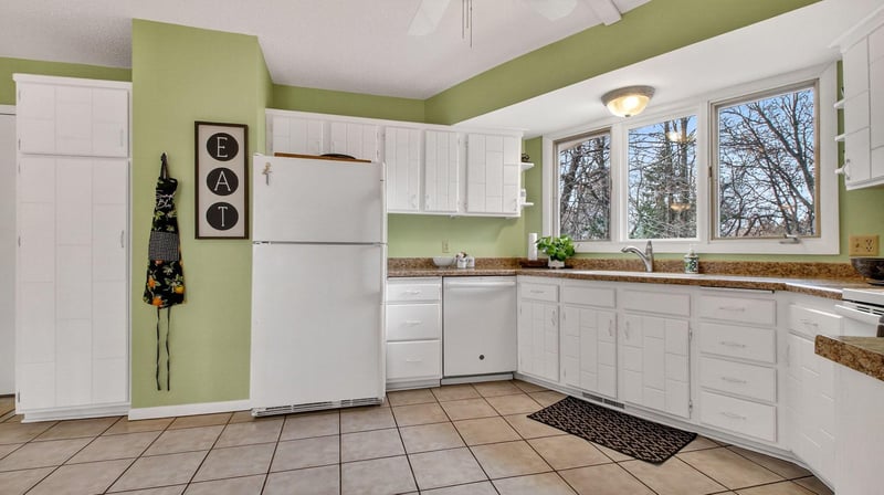 609 Manor Ct, Altoona, WI 54720