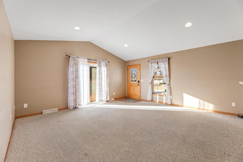 205 Park Dr, Lewiston, MN 55952
