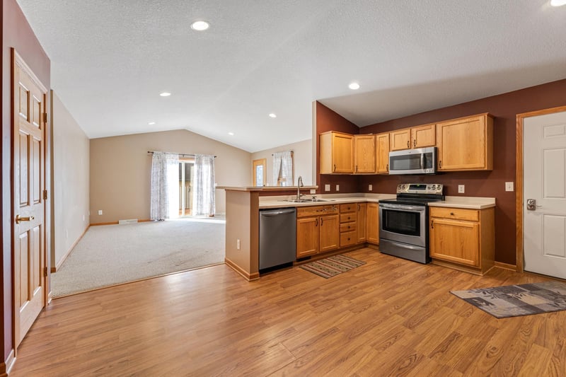 205 Park Dr, Lewiston, MN 55952