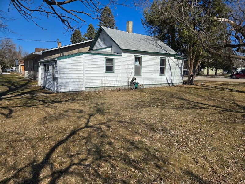 103 3rd St NE, Barnesville, MN 56514