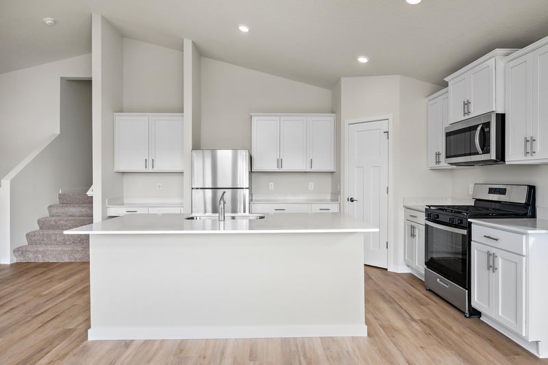 605 Redwood Loop N, Cambridge, MN 55008