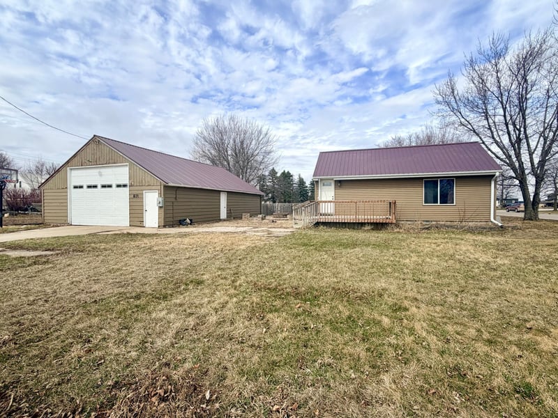 501 5th St, Wilmont, MN 56185