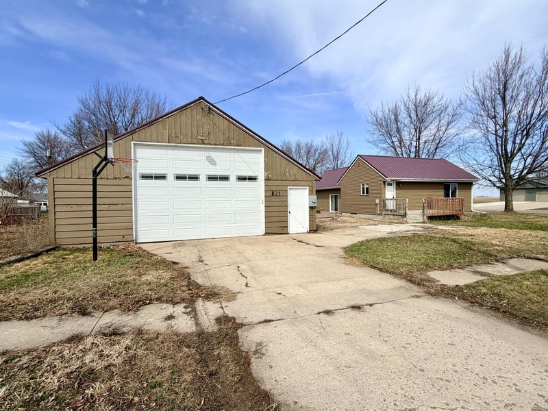 501 5th St, Wilmont, MN 56185