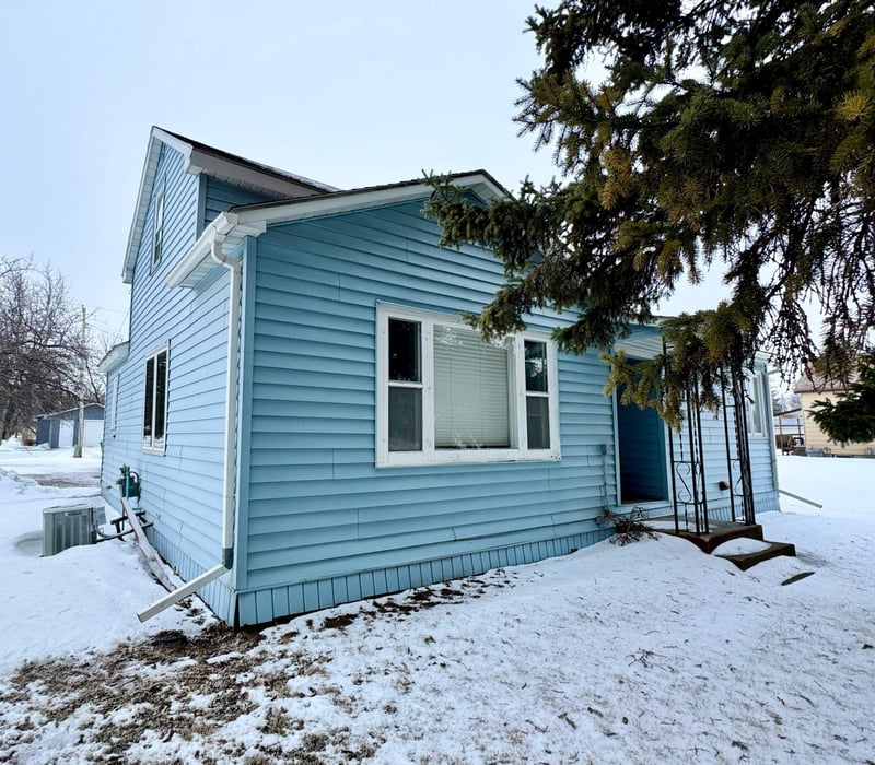 810 2nd St NE, Roseau, MN 56751