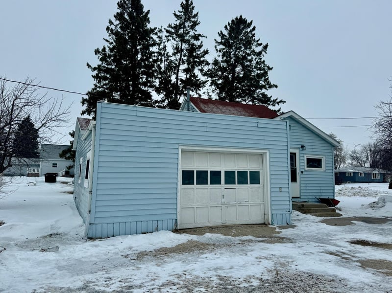 810 2nd St NE, Roseau, MN 56751