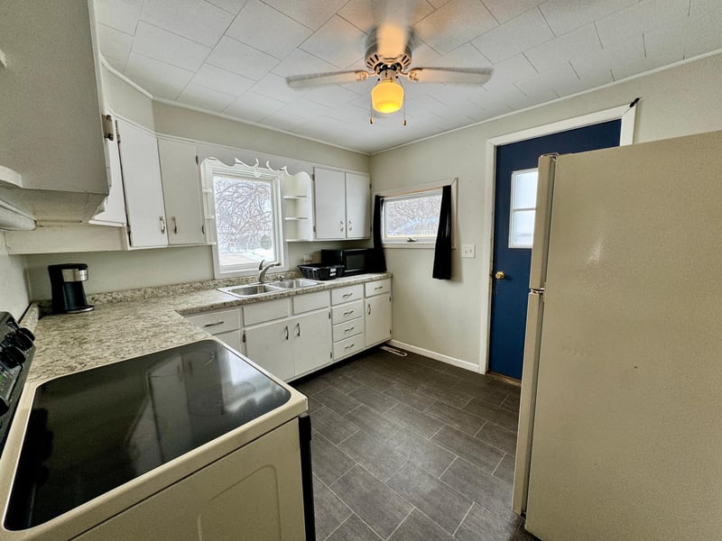 810 2nd St NE, Roseau, MN 56751