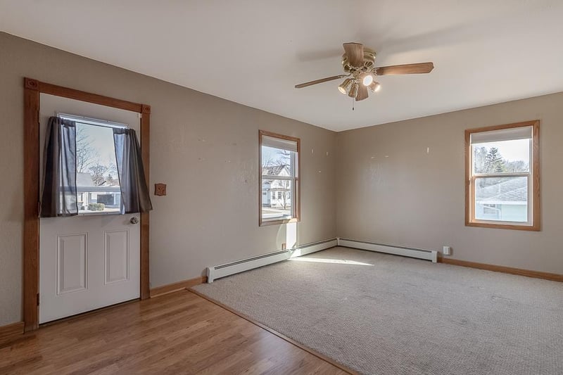 205 Park St N, Fairfax, MN 55332