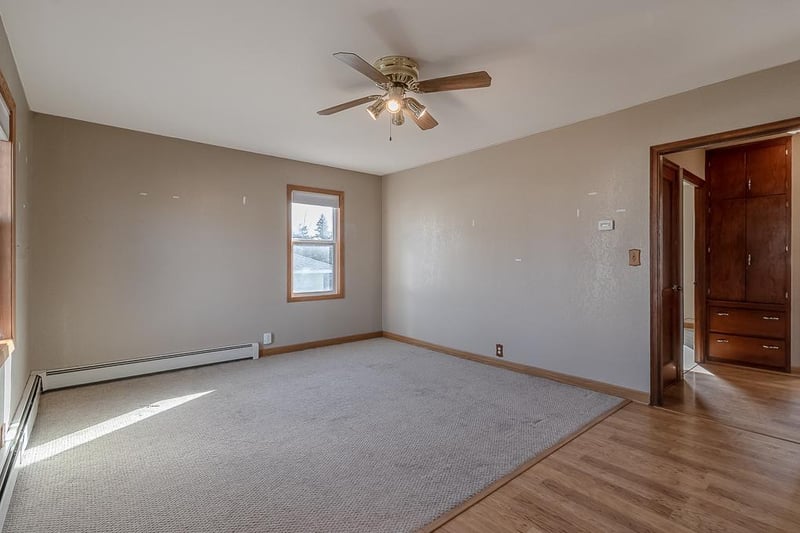 205 Park St N, Fairfax, MN 55332