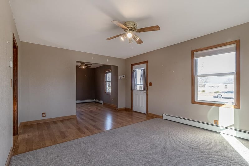 205 Park St N, Fairfax, MN 55332