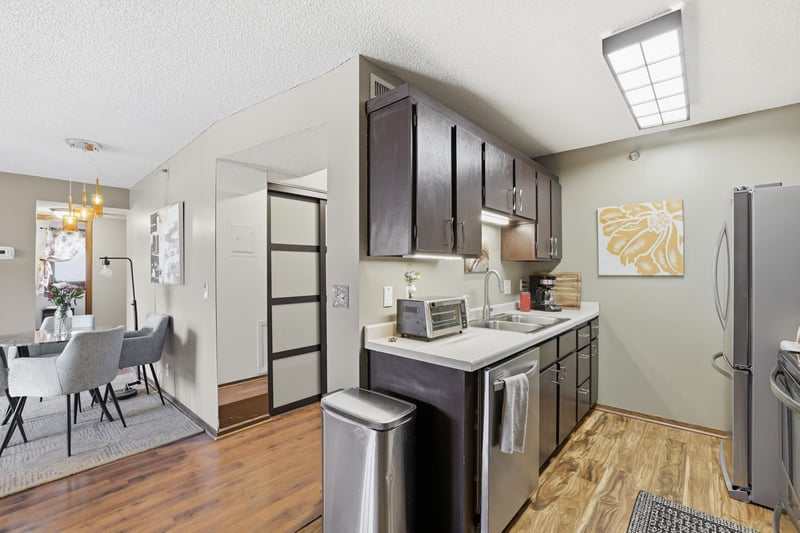 26 10th St W #610, Saint Paul, MN 55102