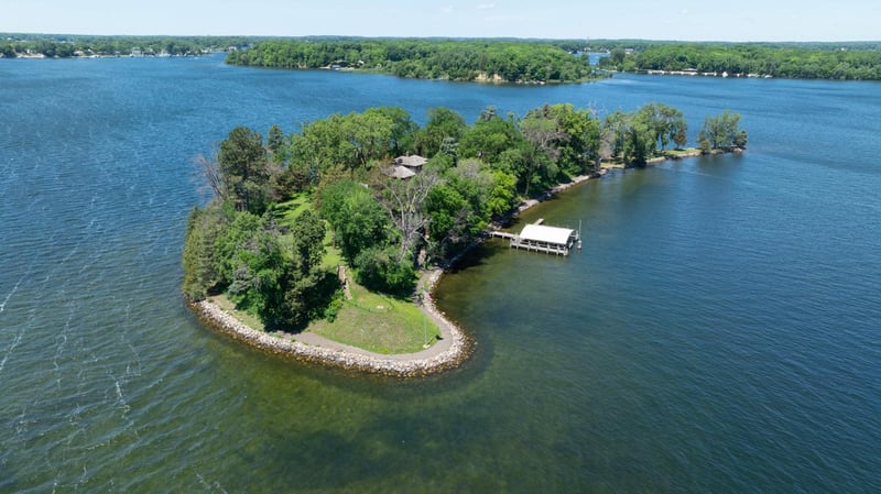 1000 Gale Island, Shorewood, MN 55331
