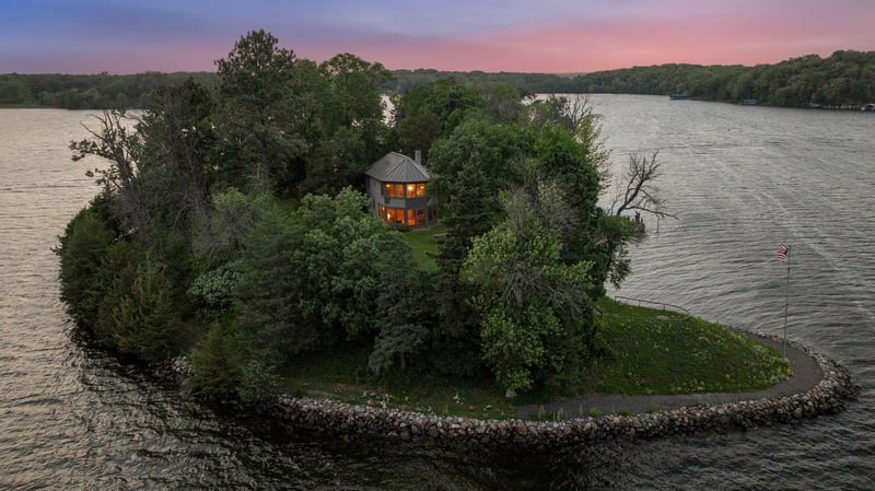 1000 Gale Island, Shorewood, MN 55331