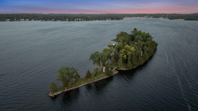 1000 Gale Island, Shorewood, MN 55331