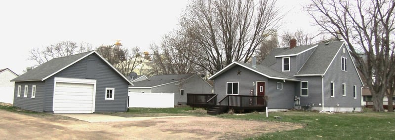 215 7th St, Dawson, MN 56232
