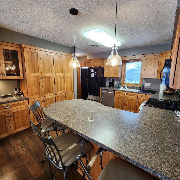 302 E Oak Ave, Olivia, MN 56277