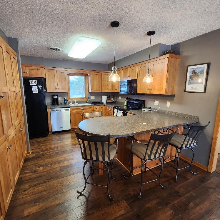 302 E Oak Ave, Olivia, MN 56277