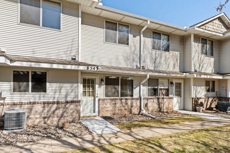 8543 S Pond Trl, Champlin, MN 55316