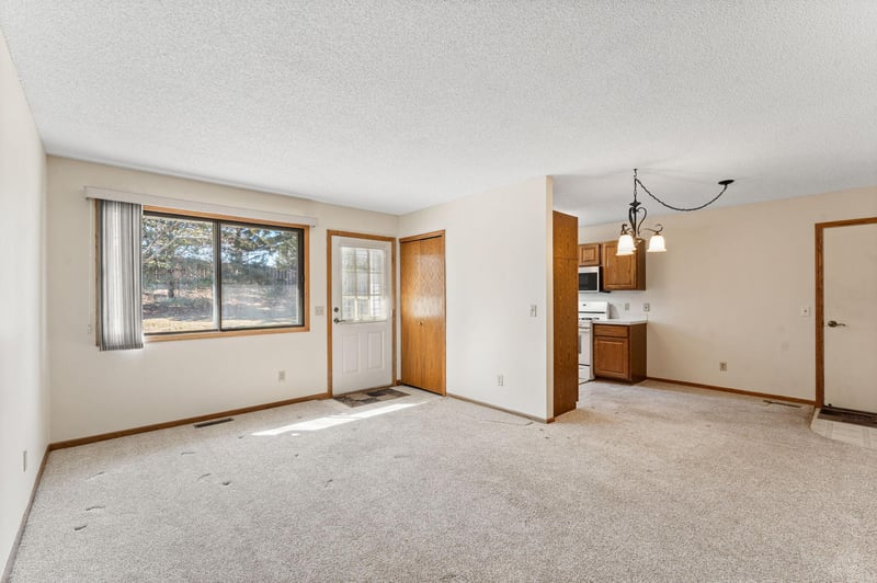 8543 S Pond Trl, Champlin, MN 55316
