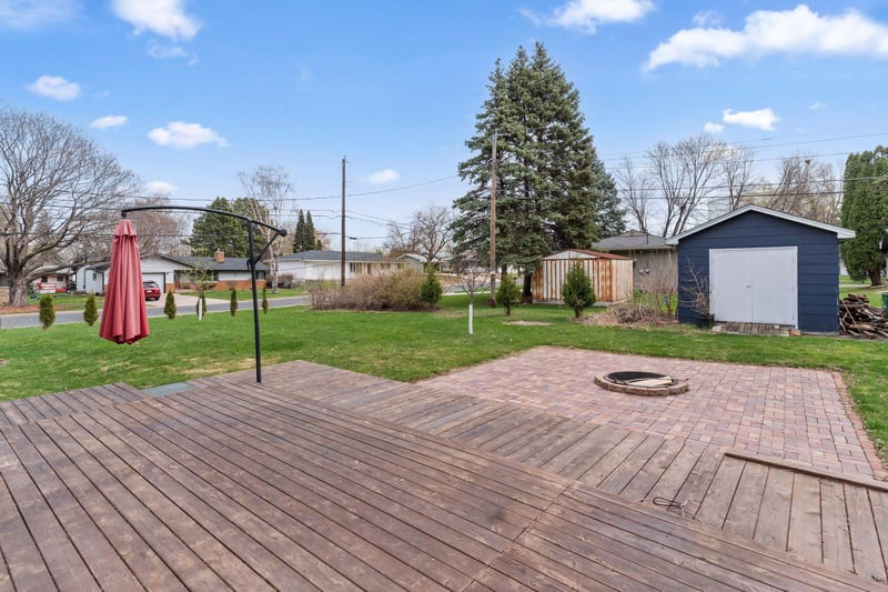5271 Buchanan St NE, Fridley, MN 55421